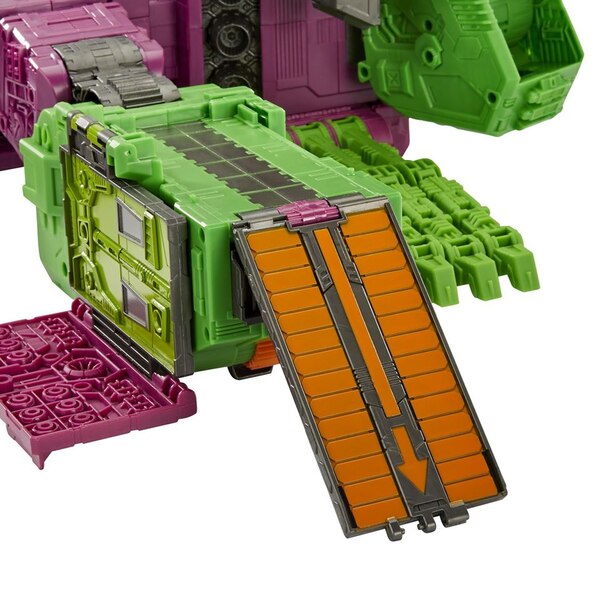 Earthrise WFC E25 Titan Class Scorponok.New Stock Images  (8 of 8)